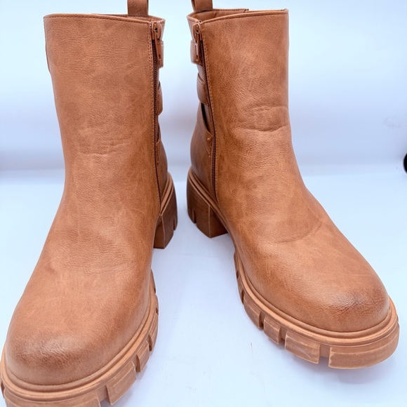 Pierre Dumas Camden Lug Ankle Boots - Picture 2 of 6